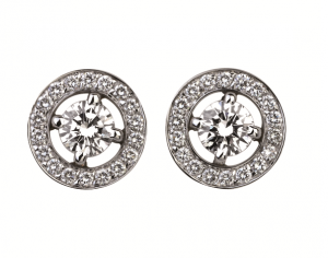 Pendientes en oro blanco con diamantes centrales y pavé de diamantes en Boucheron