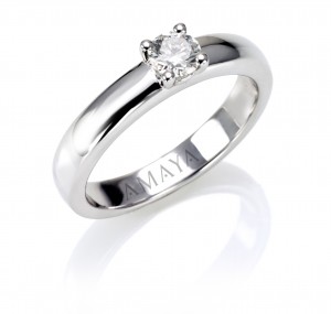 Sortija solitario en oro blanco con diamante central 0,49 cts